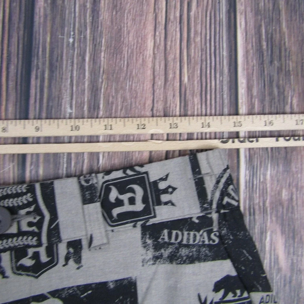 Adidas Go-To PRT Golf Shorts Mens Small Gray Black Crest Print Graphic Athletic